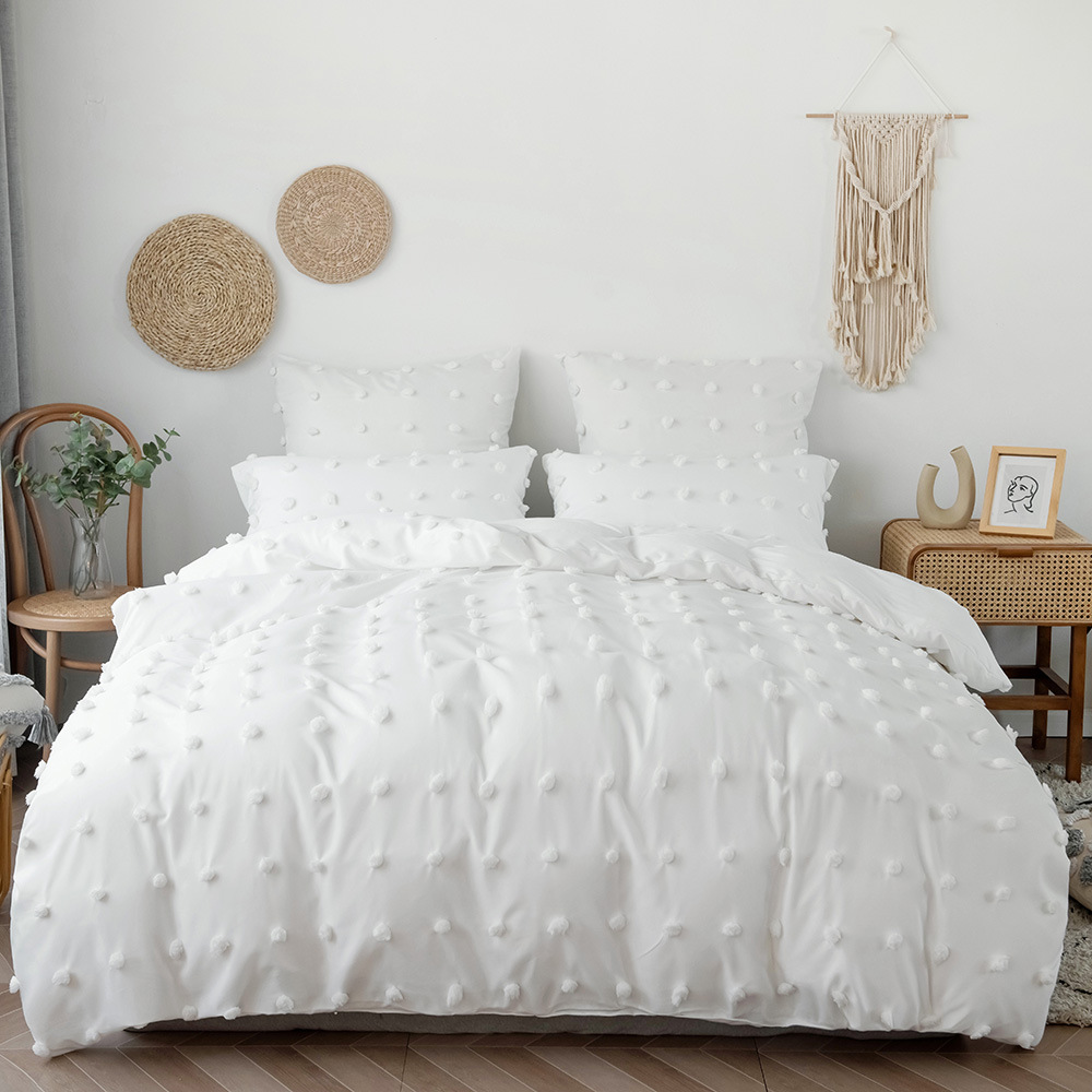 Home Textiles Exporters - ชุดเครื่องนอนสีพื้น ปักลายจุด พร้อมพู่ห้อย ชุดผ้าปูที่นอนสามชิ้น สำหรับส่งออก